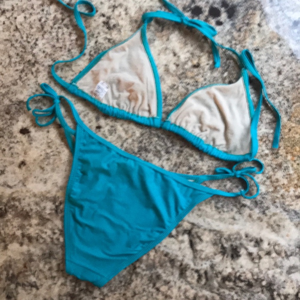 Bikini - Picture 3 of 3